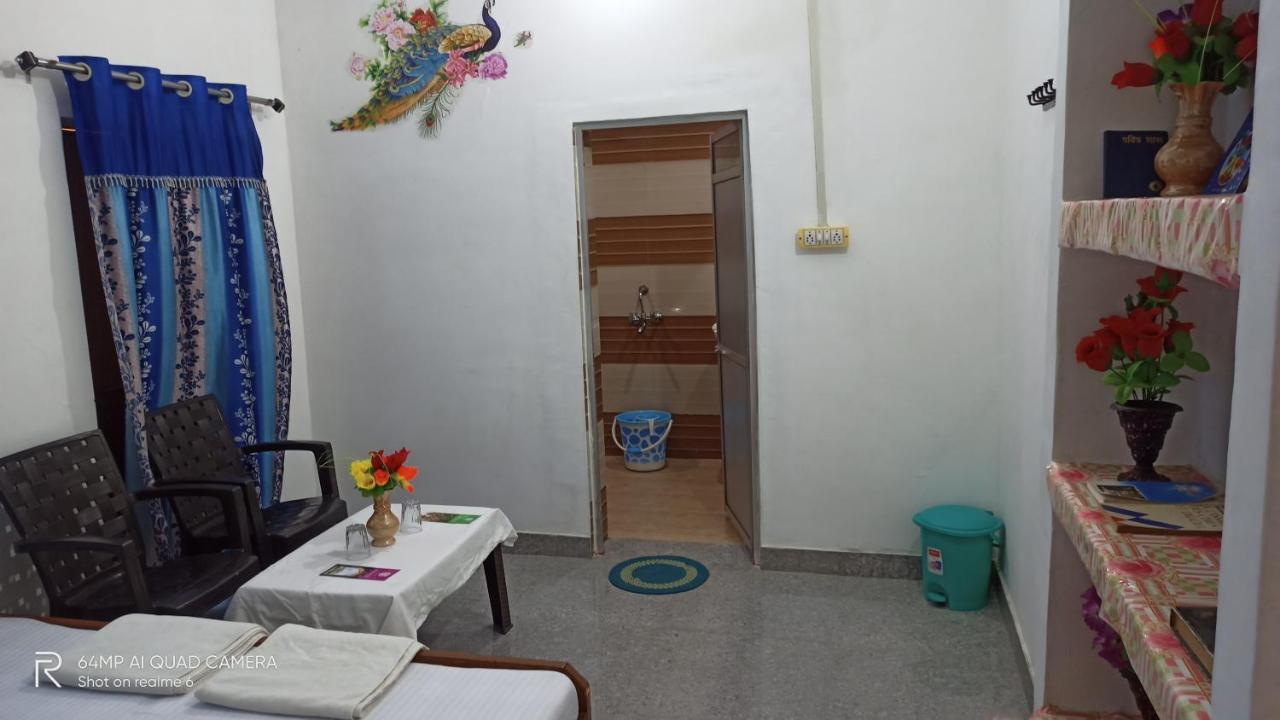 Hostel Buddha ขชุราโห ภายนอก รูปภาพ