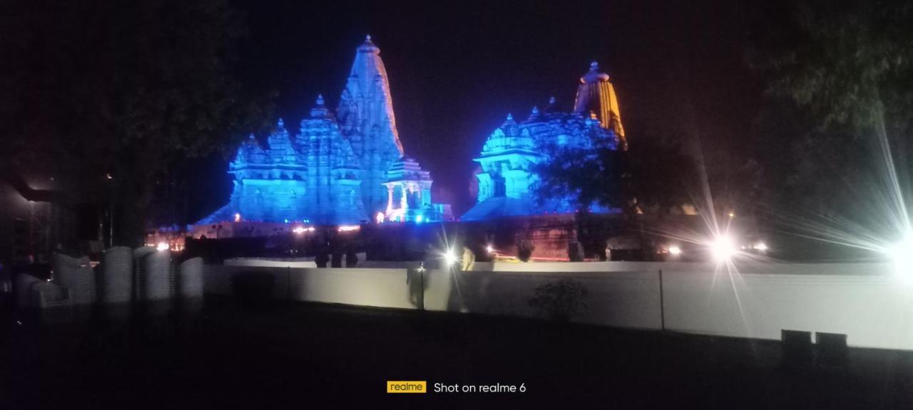 Hostel Buddha ขชุราโห ภายนอก รูปภาพ
