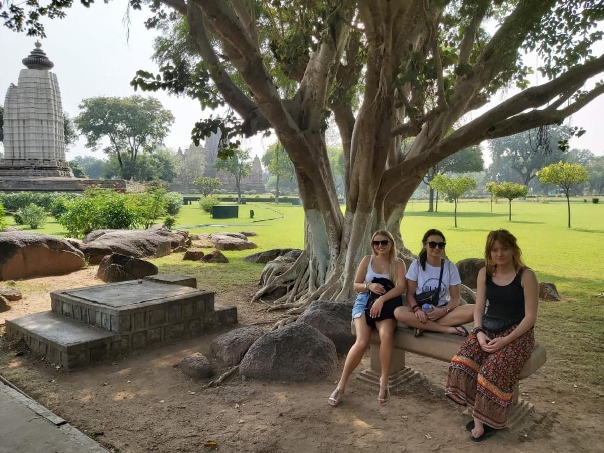 Hostel Buddha ขชุราโห ภายนอก รูปภาพ