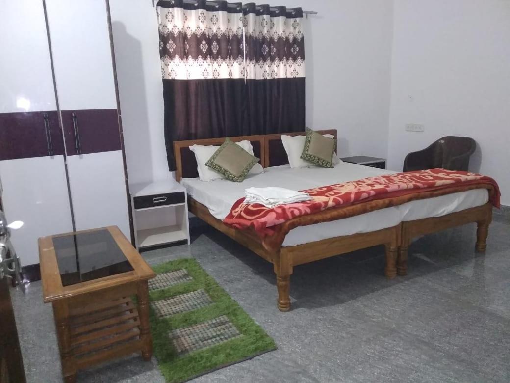 Hostel Buddha ขชุราโห ภายนอก รูปภาพ